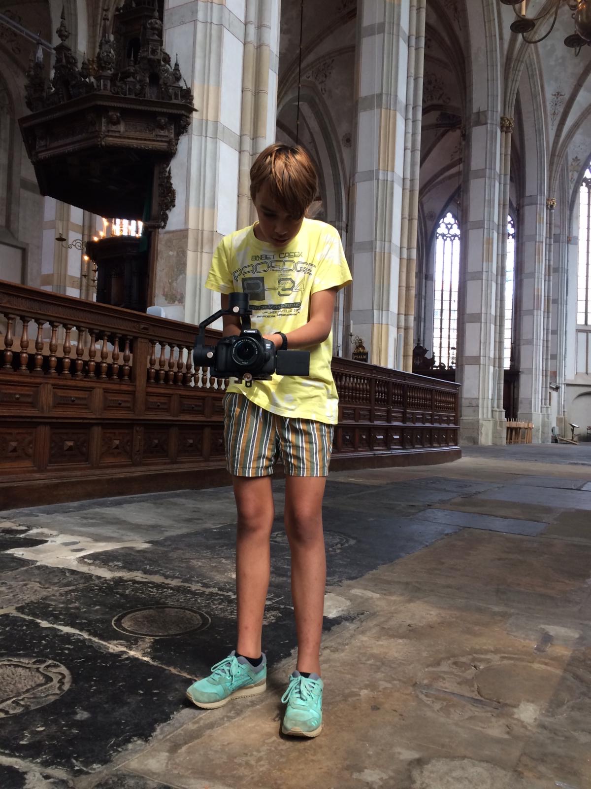 Filmen in de kerk - bewegende shots - Gena Design project door Genairo Theis | webdesign Zwolle & AI video
