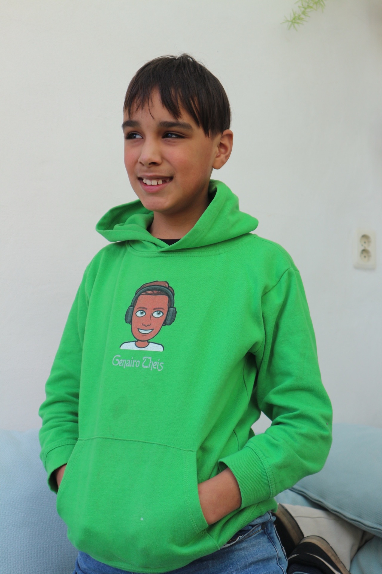 Eigen merch - Genairo Theis hoodie - Gena Design project door Genairo Theis | webdesign Zwolle & AI video
